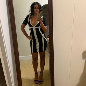 Low cut Black and White Classic Midi Dress Small